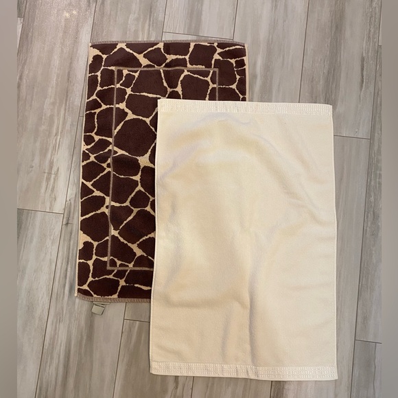 Bundle of 2 Bathmats Cream and Giraffe Animal Print in Neutral Colors - Picture 1 of 11